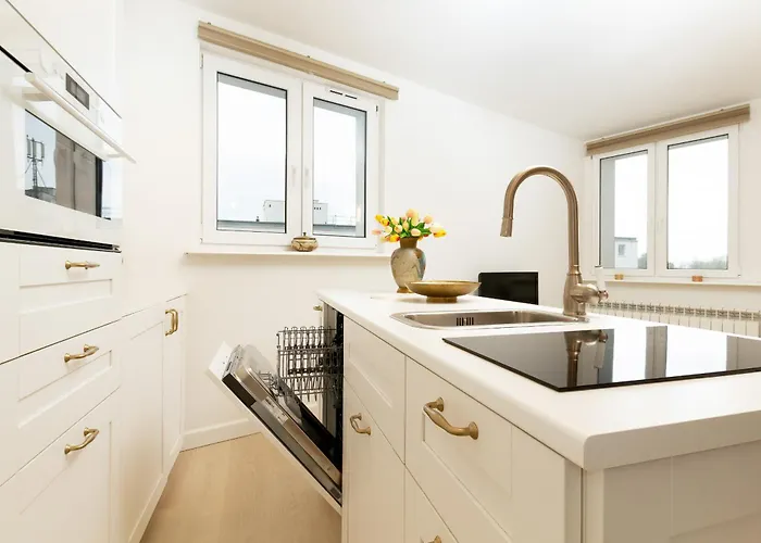 Sunny For 5 People By Renters